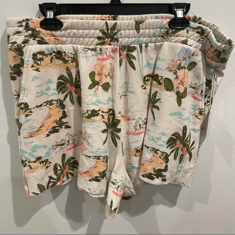 TROPICAL SHORTS